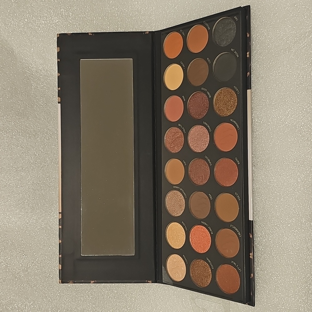 Nine West Sculpt & Shade Eye Collection - Multi-Color 24PC Eyeshadow Palette